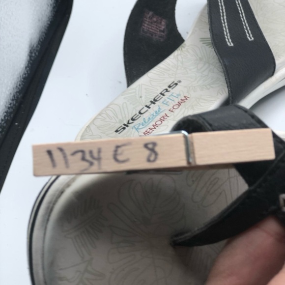 Sketchers, memory foam, women’s sandals with toe grip Size 10 - Picture 7 of 7